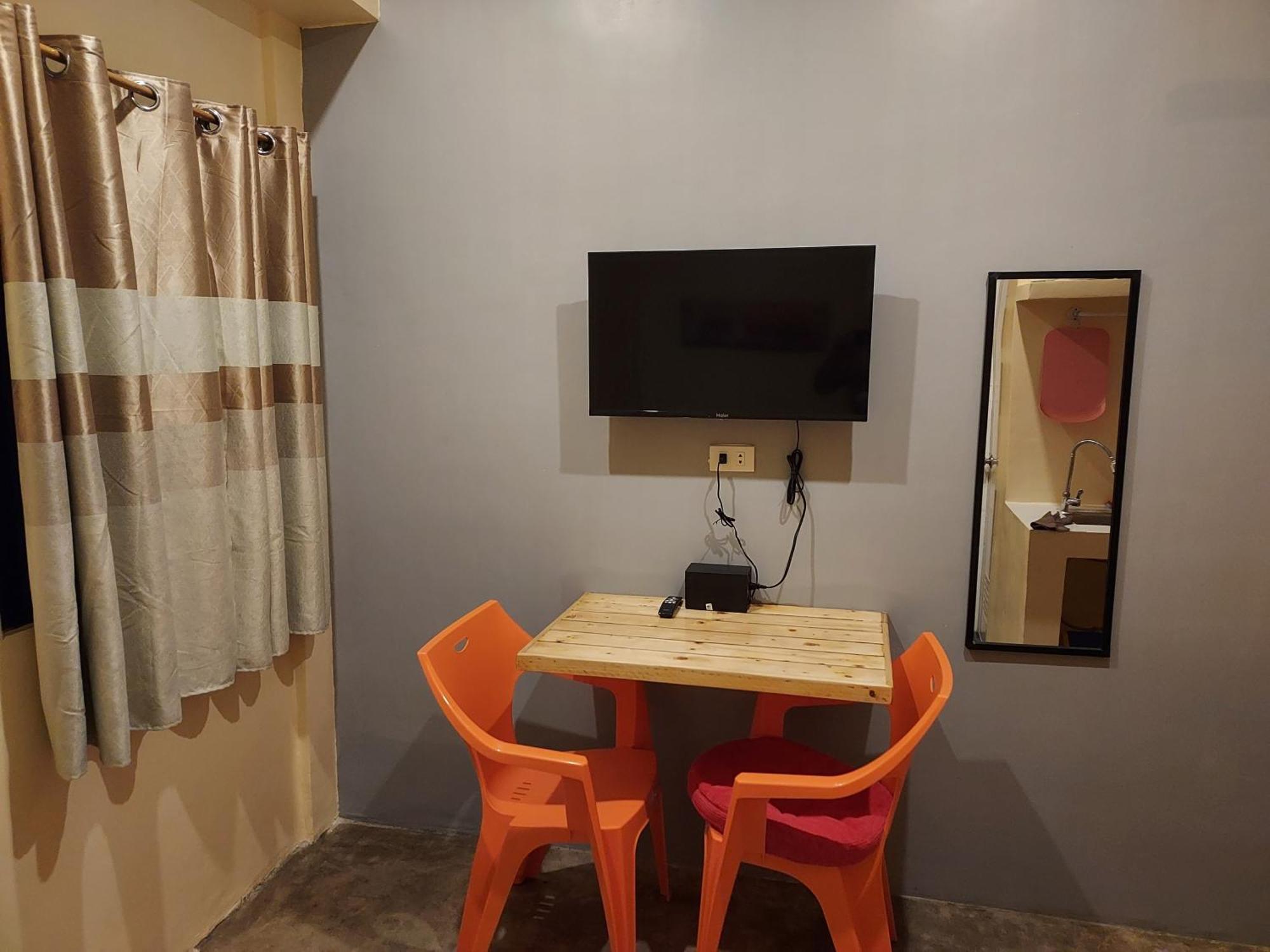 Danny's Den Boracay * Manoc-Manoc